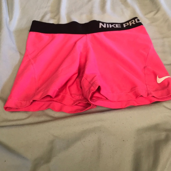 Kids pink Nike pro shorts! - Picture 1 of 4